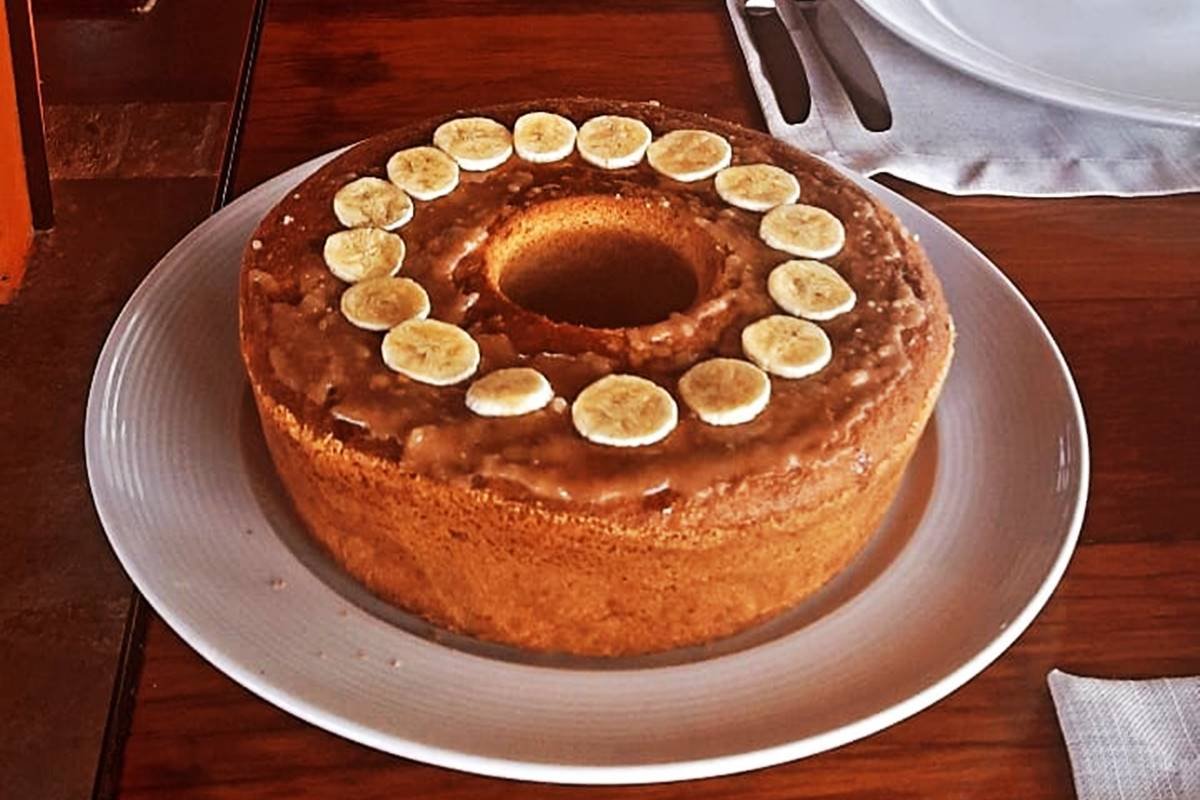 Aprenda a fazer bolo de banana no liquidificador; confira a receita
