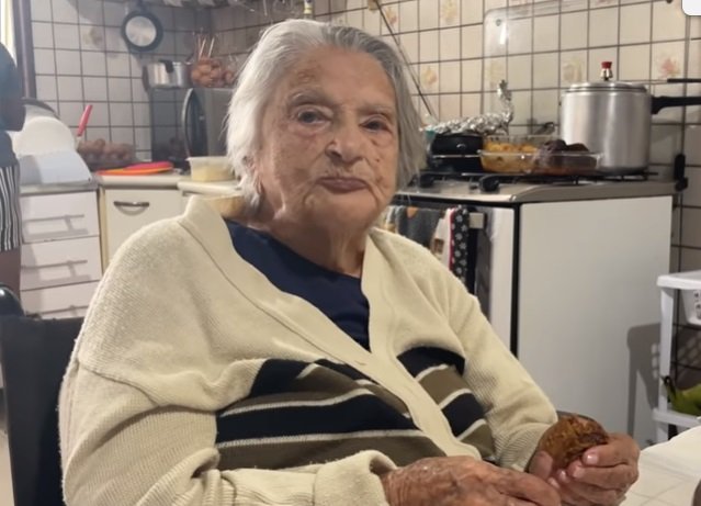 Dona Mimira, avó de Lore