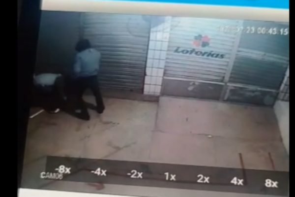 Vídeo bandidos tentam invadir casa lotérica em João Pessoa