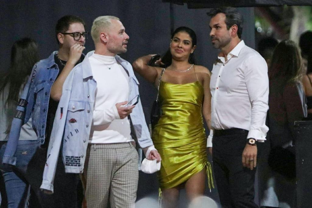 Munik Nunes e namorado