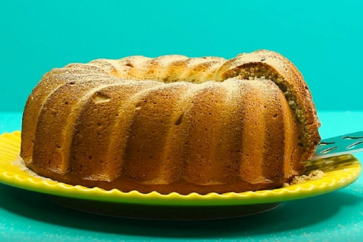 Aprenda a fazer bolo de banana no liquidificador; confira a receita