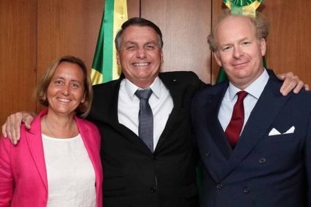 Presidente Jair Bolsonaro (sem partido) recebeu a deputada Beatrix von Storch, vice-líder do partido Alternativa para a Alemanha. Grupo é acusado de propagar ideias neonazistas.