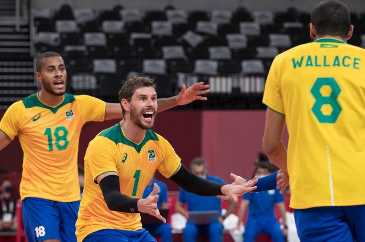 Brasil bate Argentina no tiebreak e mantém 100% no vôlei masculino
