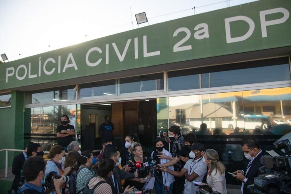Deputada Joice Hasselmann na 2ª Delegacia de Polícia para prestar depoimento sobre o suposto atentado
