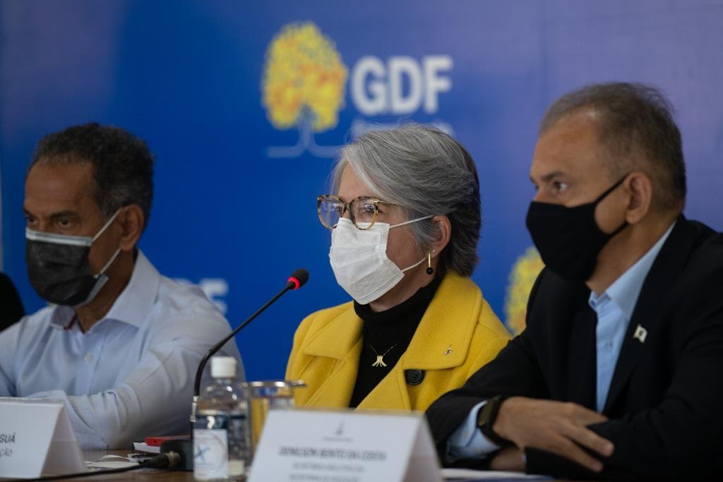 A secretária de Educação do DF, Hélvia Paranaguá, anuncia os detalhes do plano de volta às aulas presenciais da rede pública de ensino