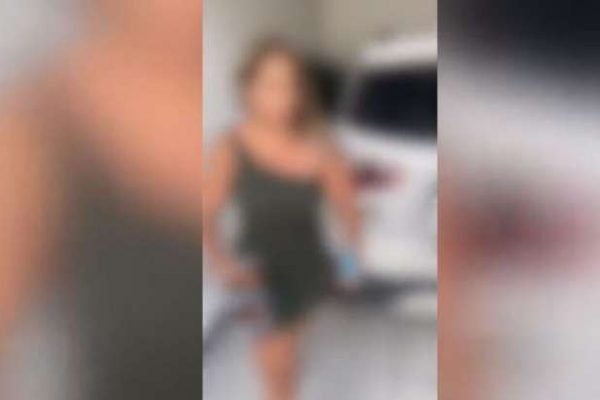 Mulher surta ao ser encontrada por marido em motel