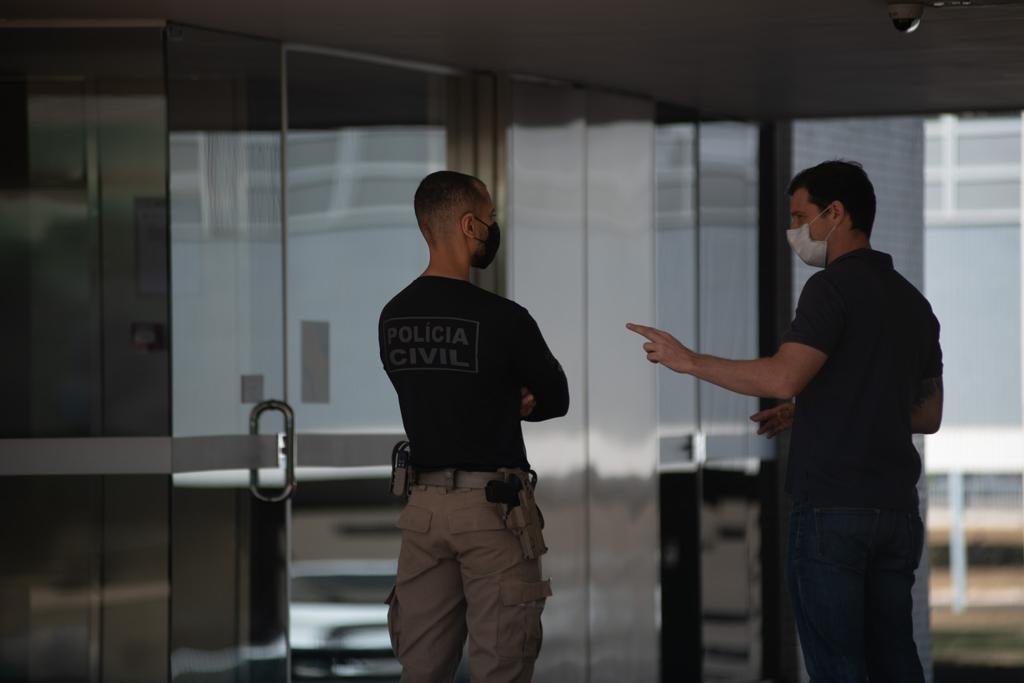 A Polícia Civil realiza perícia no apartamento da deputada Federal Joice Hasselmann.