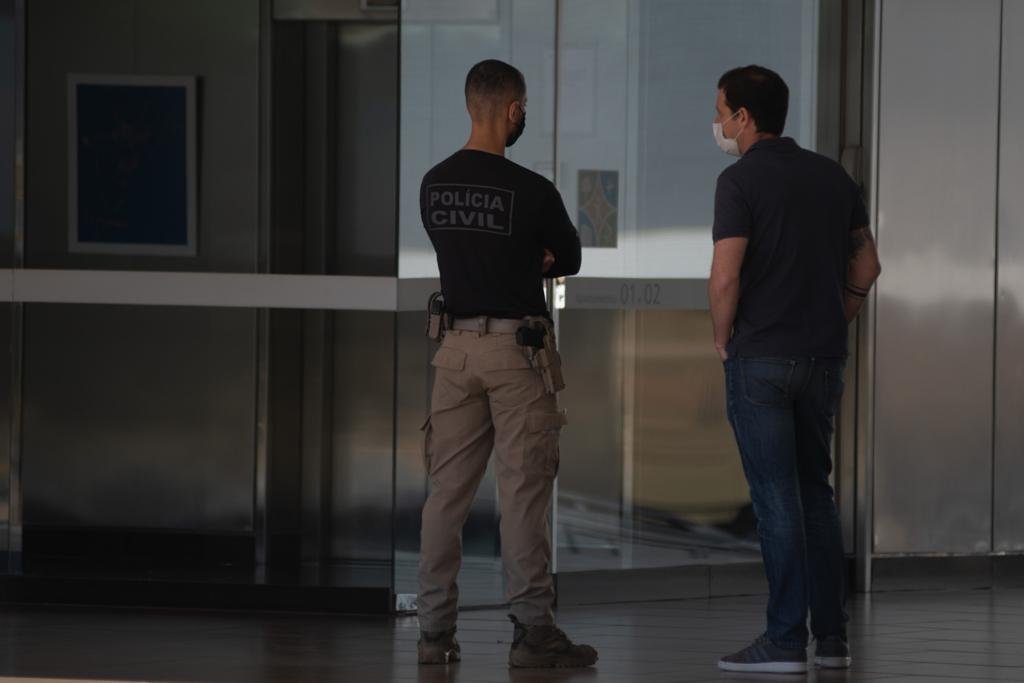 A Polícia Civil realiza perícia no apartamento da deputada Federal Joice Hasselmann.