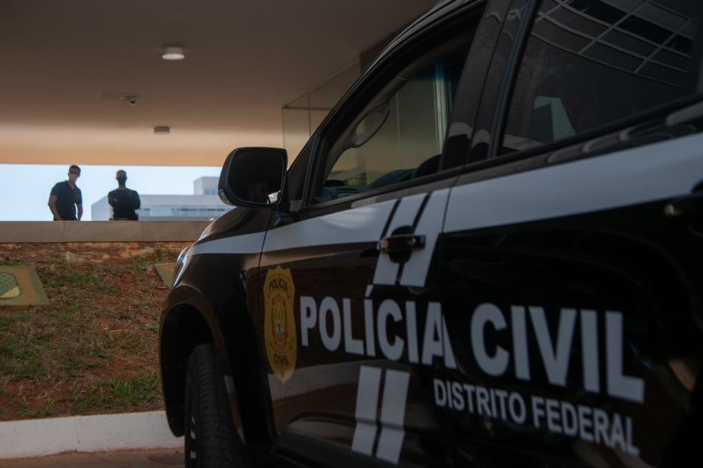 A Polícia Civil realiza perícia no apartamento da deputada Federal Joice Hasselmann.