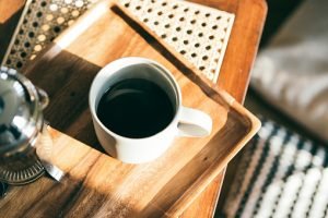 xícara de café na mesa