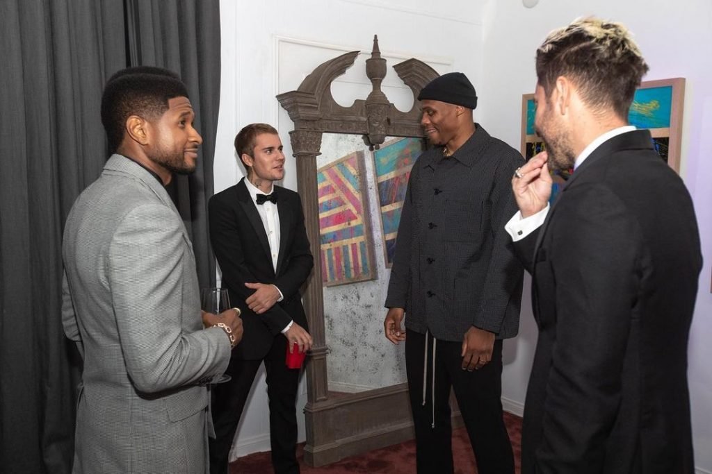 Justin Bieber recebe famosos em festa de gala