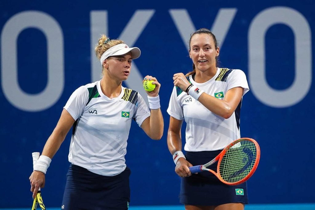 Dupla brasileira perde na semifinal do tênis e agora luta pelo bronze