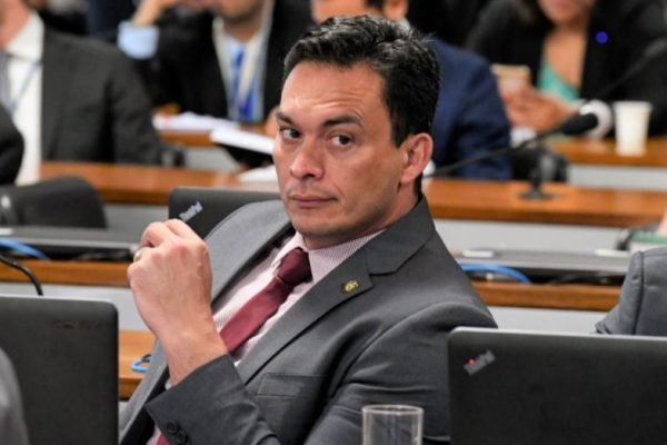 Deputadas querem punir senador após declarações contra mulheres