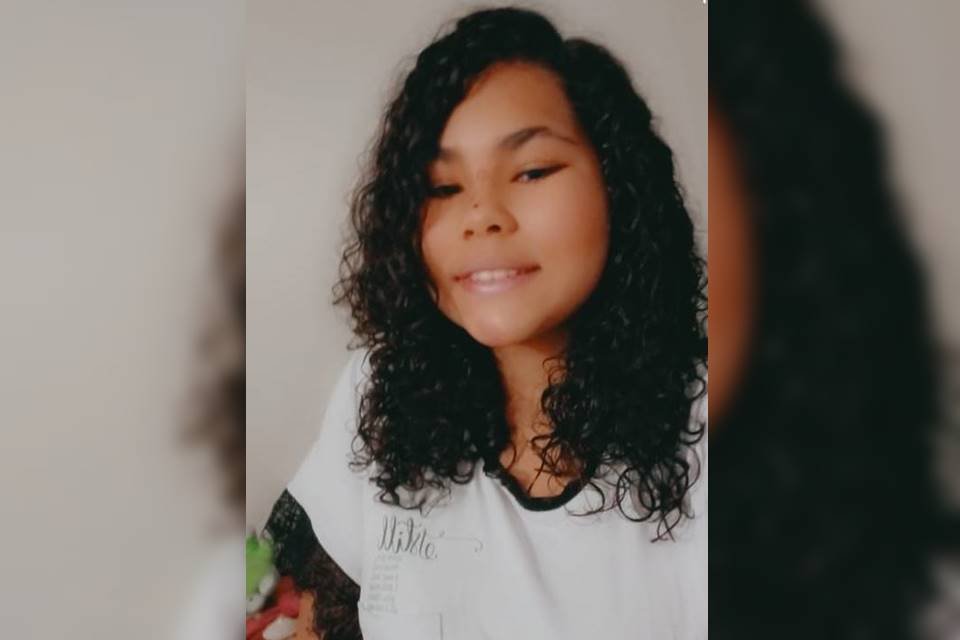 Menina de 12 anos está desaparecida e família pede ajuda para