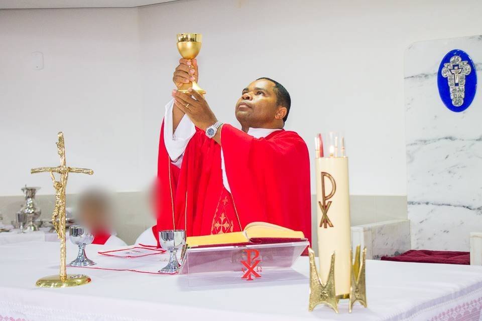 Padre do DF renuncia ao cargo