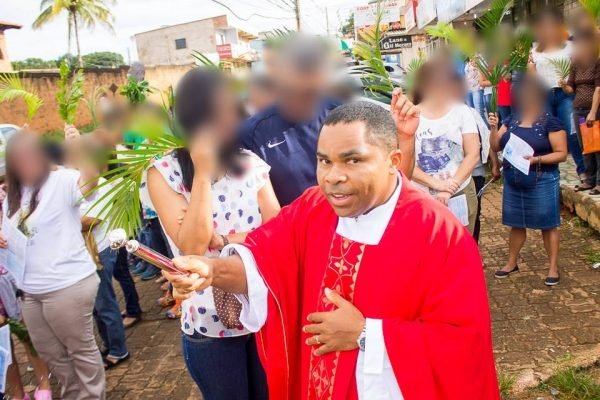 Padre do DF renuncia ao cargo