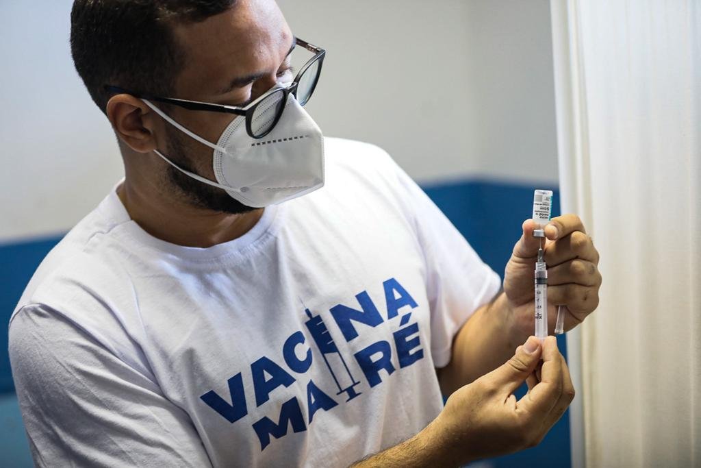 Vacinação em massa no Complexo da Maré
