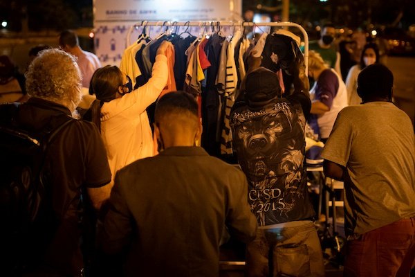 roupas e pessoas
