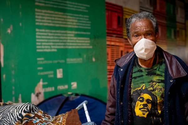 homem de máscara