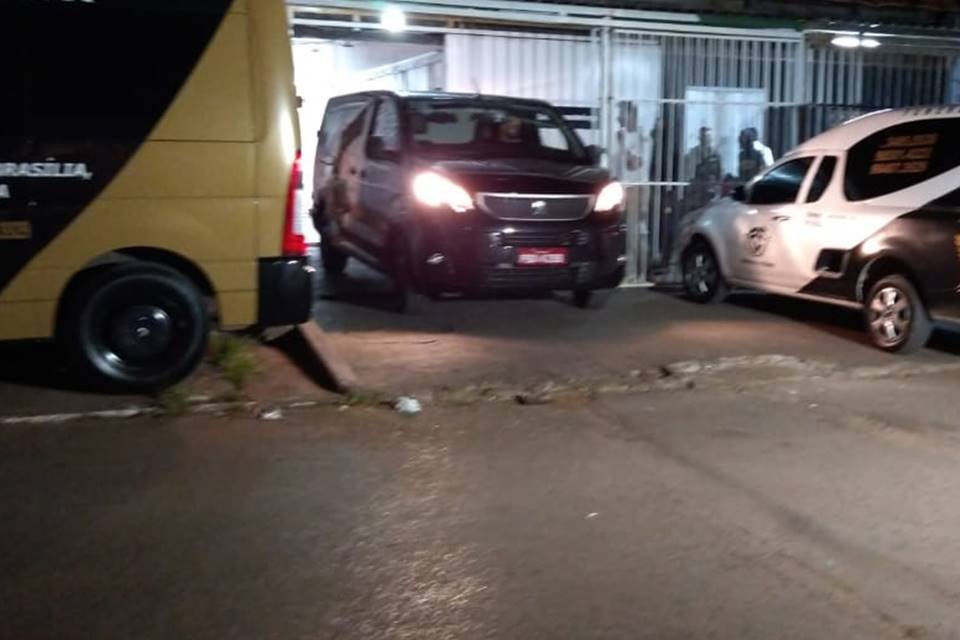 Corpo de Lázaro chega ao DF