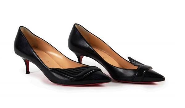 Sapatos Louboutin de Catherine Deneuve que serão leiloados em setembro de 2021