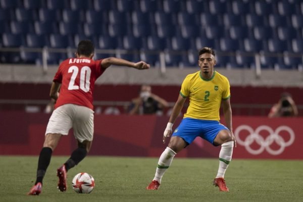 Gabriel Menino se pauta na experiência de Daniel Alves para crescer na seleção