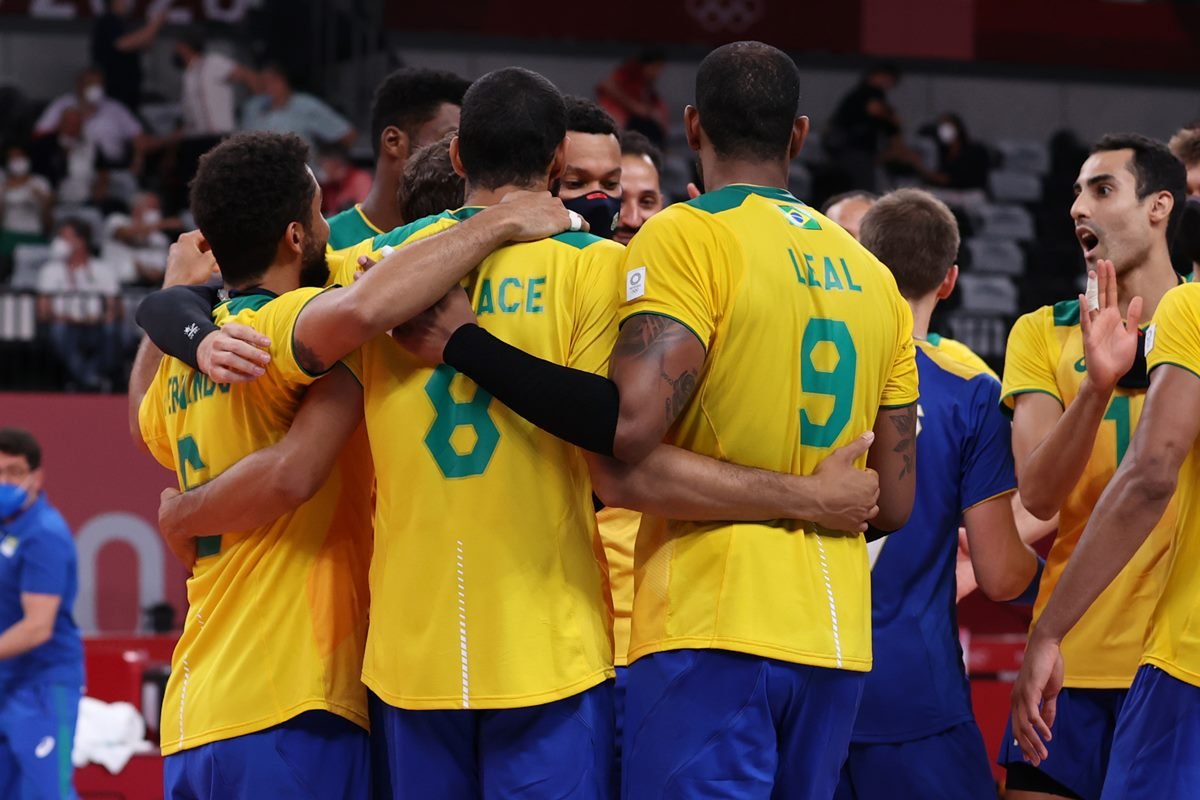 No tie-break, seleção brasileira feminina de vôlei bate o Japão e