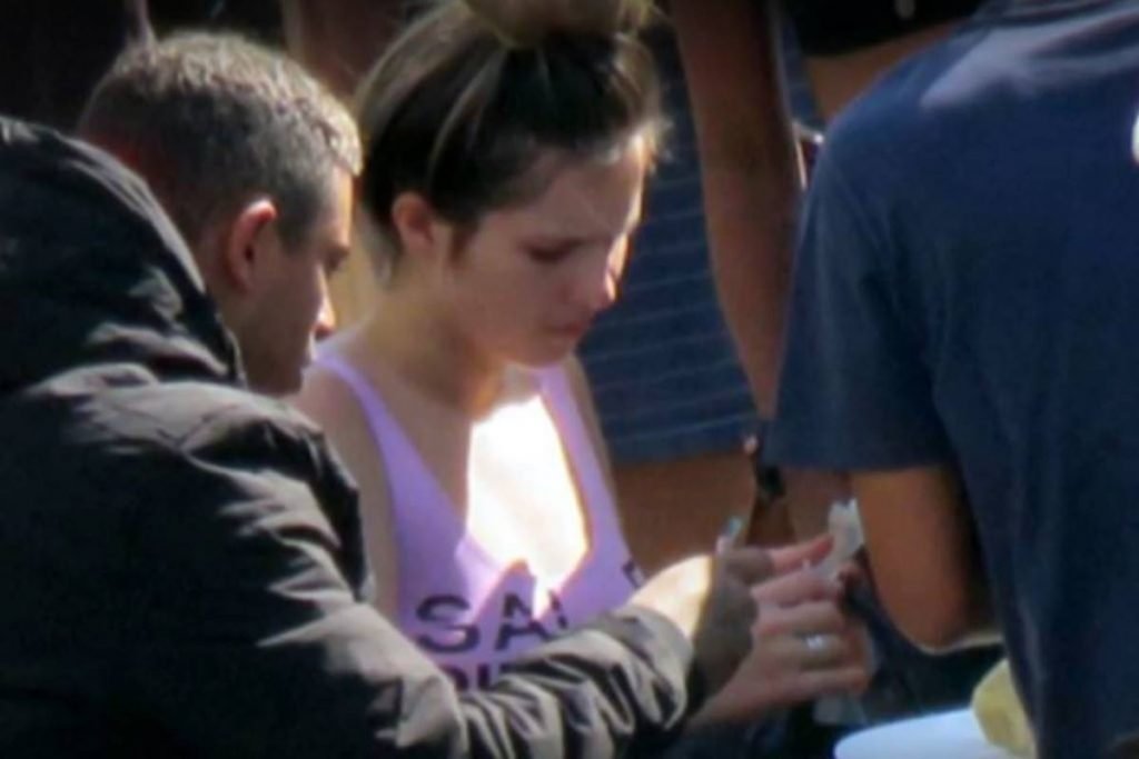 Lorraine Romeiro Bauer Gatinha da Cracolândia Fantástico ao lado do namorado André Almeida