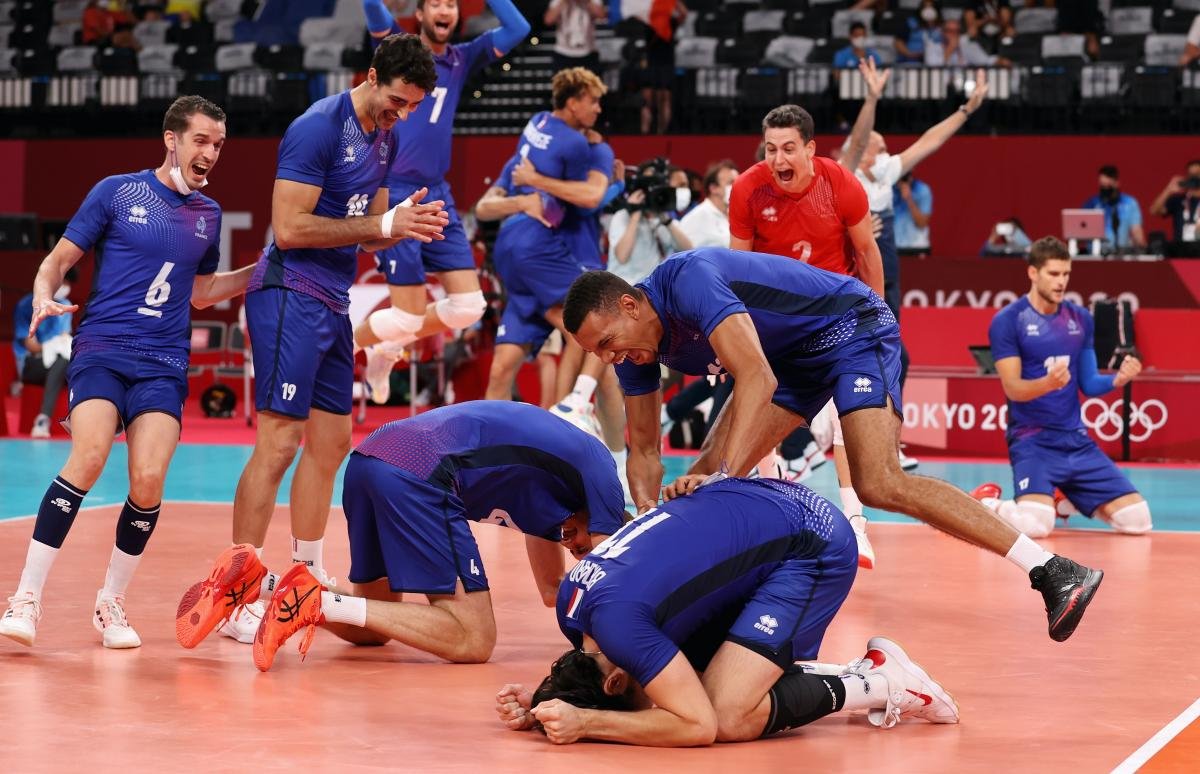 Seleção masculina de vôlei perde para russos e vai disputar o