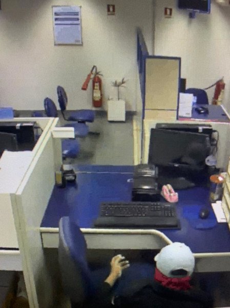 suspeito em agência bancária