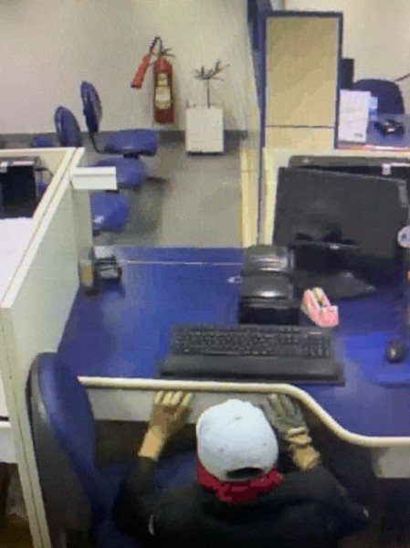 suspeito em agência bancária