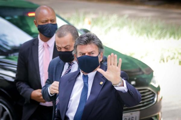 Fux e Aras se reúnem em meio a crise entre os Poderes