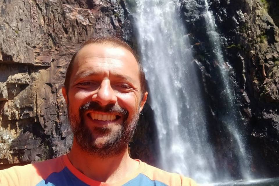 brigadistas voluntários se arriscam e viram noites combatendo o fogo na chapada dos veadeiros