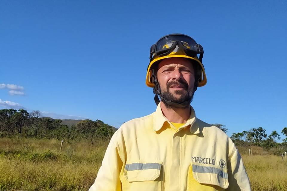 brigadistas voluntários se arriscam e viram noites combatendo o fogo na chapada dos veadeiros