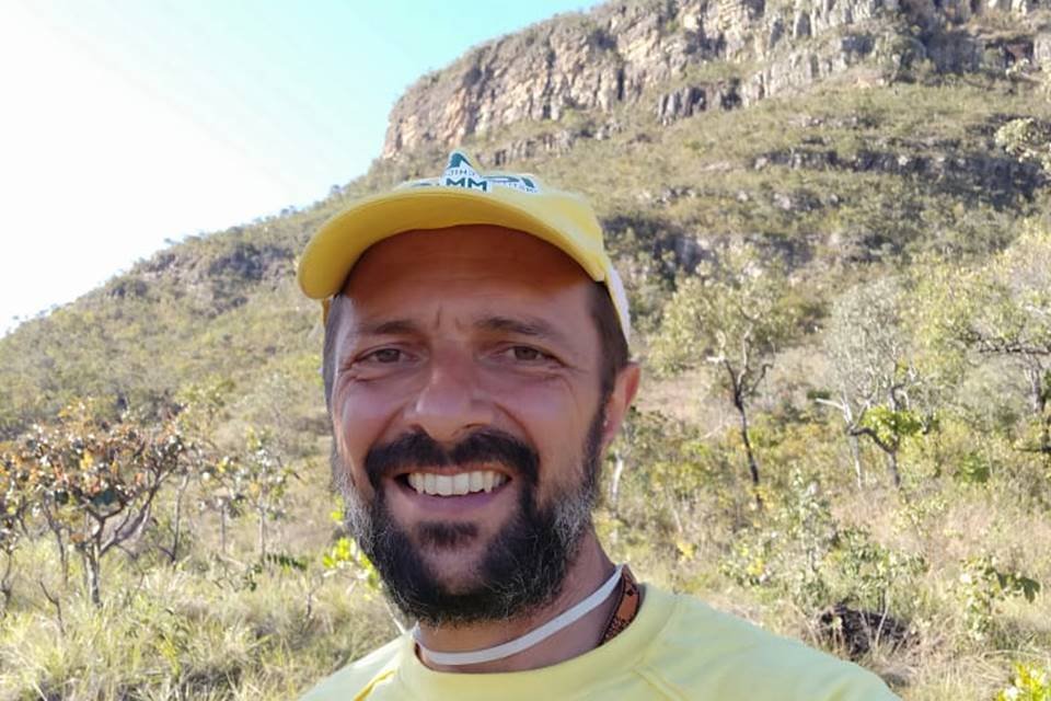 brigadistas voluntários se arriscam e viram noites combatendo o fogo na chapada dos veadeiros