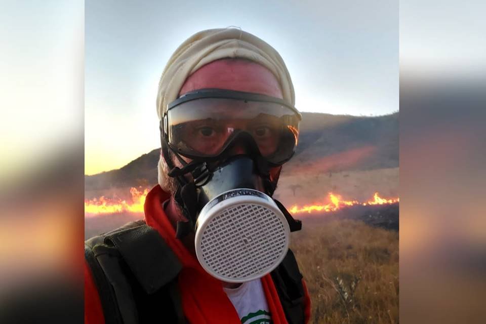brigadistas voluntários se arriscam e viram noites no combate ao fogo na chapada dos veadeiros