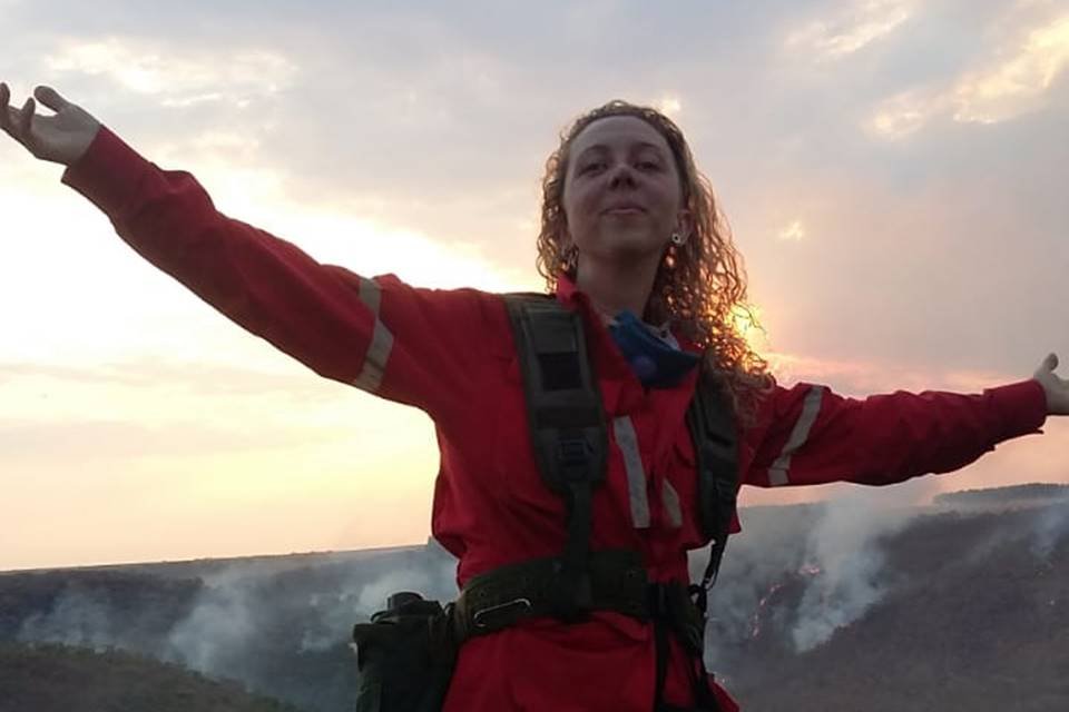 brigadistas voluntários se arriscam e viram noites no combate ao fogo na chapada dos veadeiros