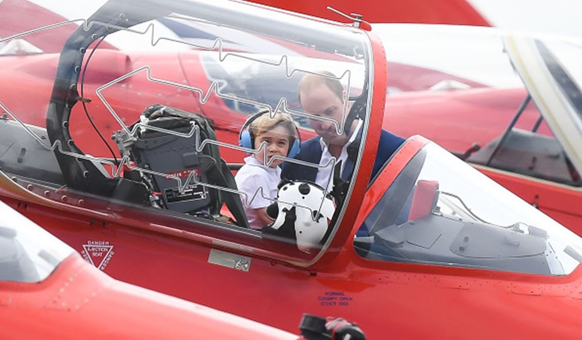 Príncipe William e George em avião