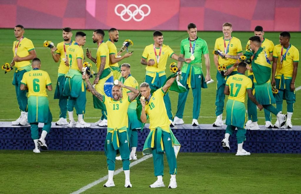 CBF homenageia campeões olímpicos em sua sede no Rio