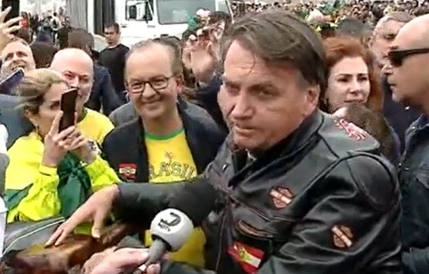 Presidente Jair Bolsonaro durante motociata em Florianópolis, Santa Catarina