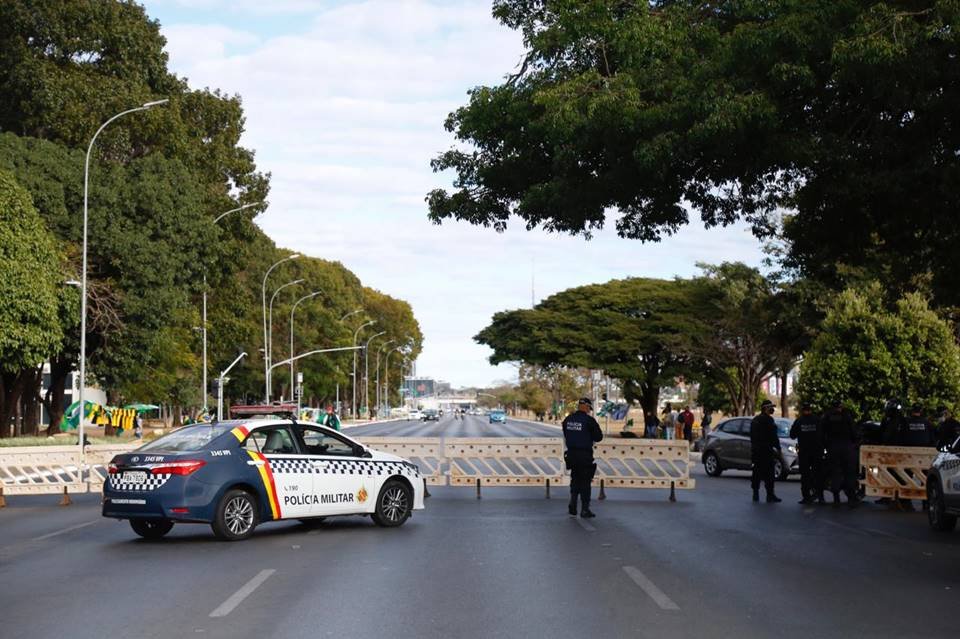 Bolsonaro participa de motociata em Brasília