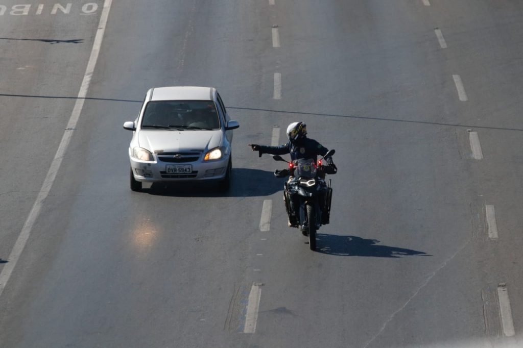 Bolsonaro realiza passeio de moto no Dia dos Pais, em Brasília