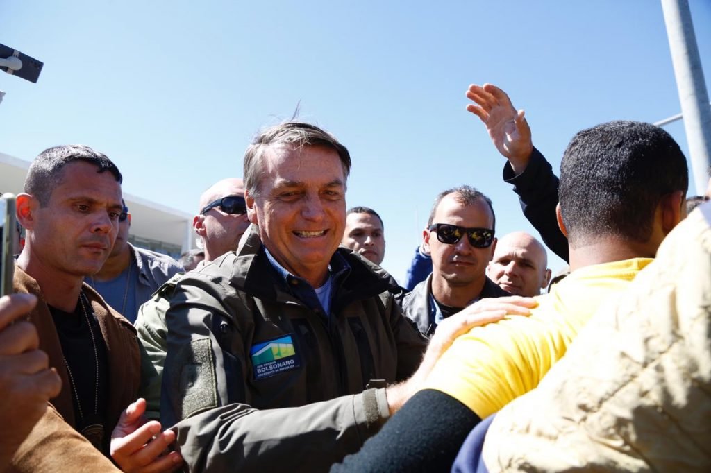 Motociata organizada pelo presidente Jair Bolsonaro cruza a Esplanada dos Ministérios na manhã desde domingo (08:08), Dia dos Pais 11