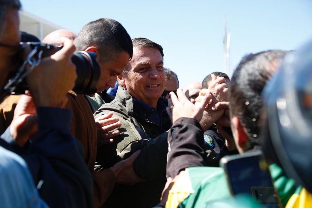 Motociata organizada pelo presidente Jair Bolsonaro cruza a Esplanada dos Ministérios na manhã desde domingo (08:08), Dia dos Pais 11