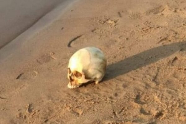 Crânio é encontrado em praia no Acre