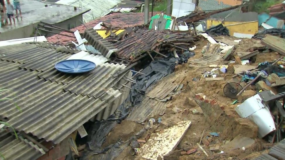 Seis casas desabaram com chuvas em Recife