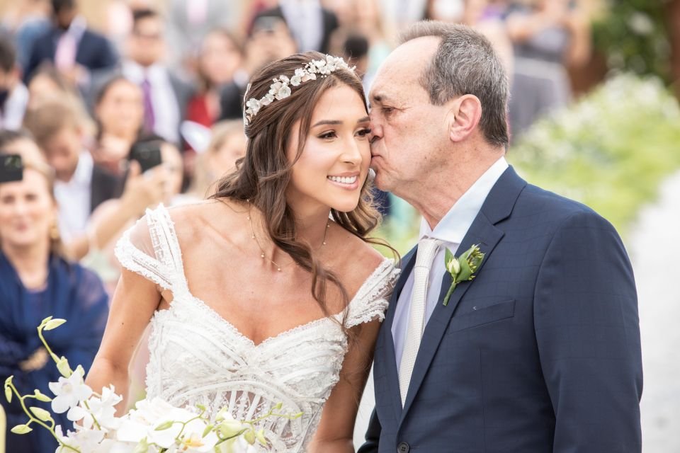 Sarah Bosque e Fábio Estillac trocam alianças às margens do Lago