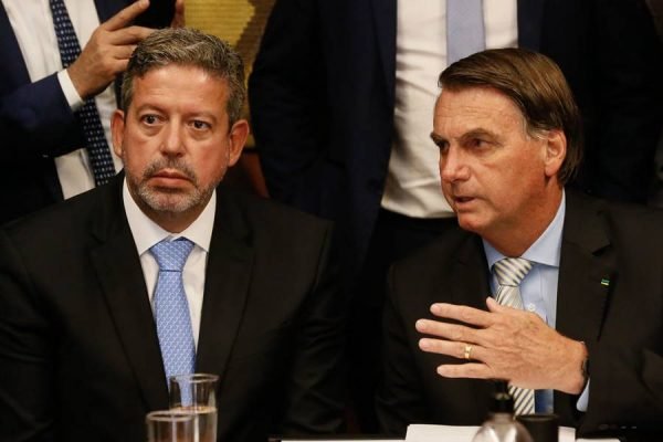 Presidente da Câmara dos Deputados Federais, Arthur Lira, e o presidente da república, Jair Bolsonaro