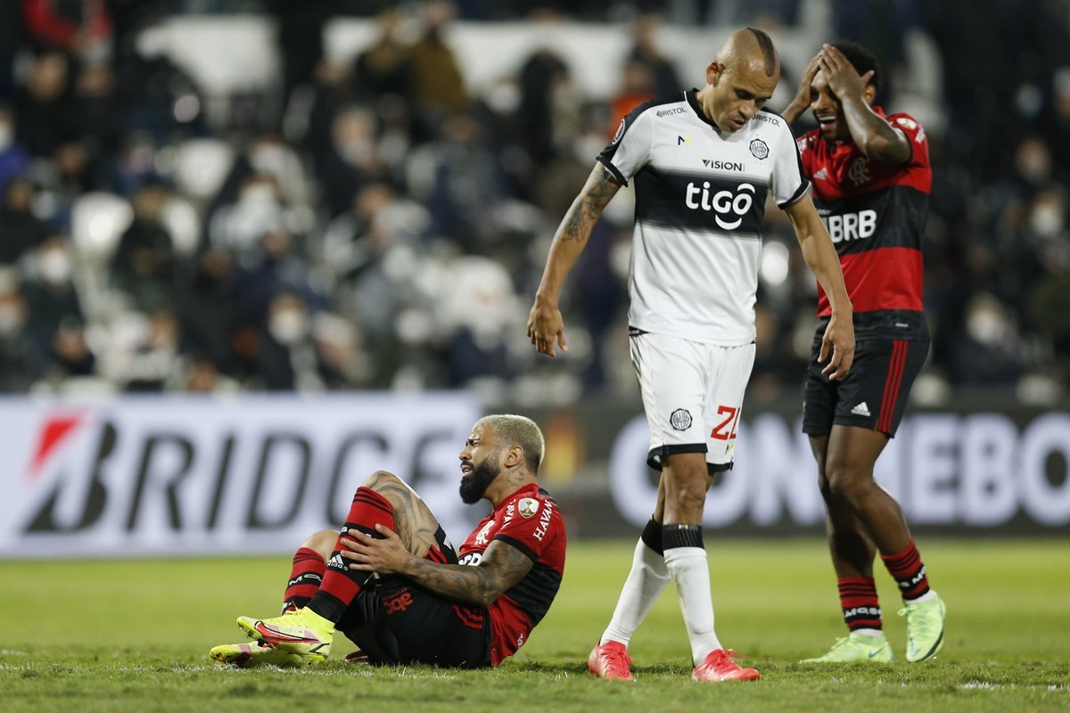 Vídeo: Flamengo é vítima de racismo da torcida do Olimpia