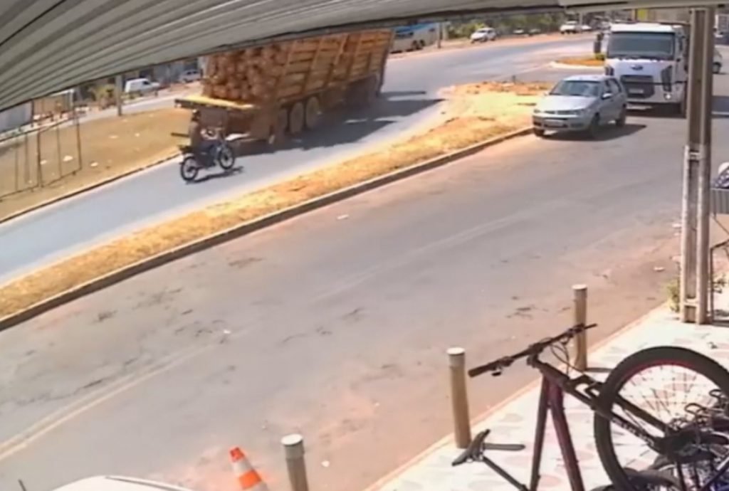 carreta tomba trindade goias